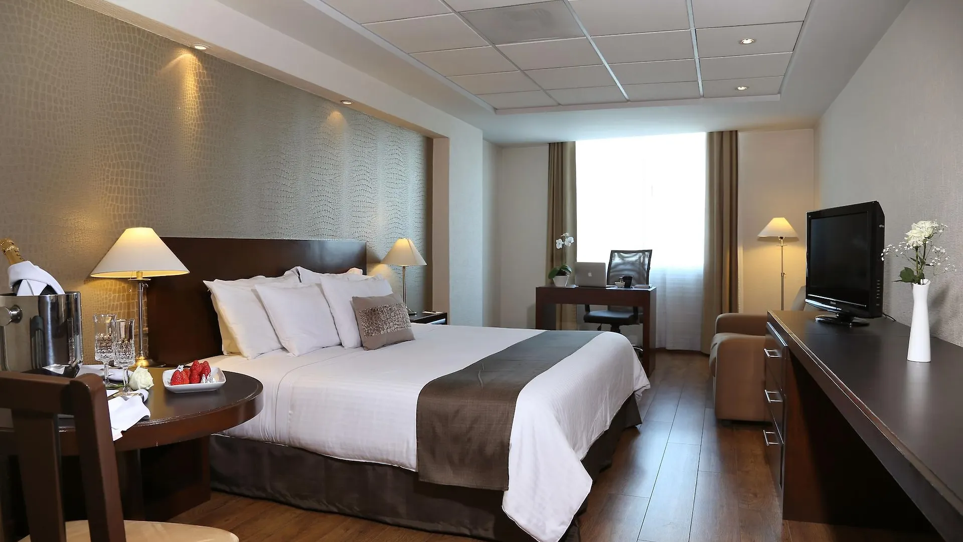 ****  Meson Ejecutivo Guadalajara Minerva - Av Mexico Hotel Mexico