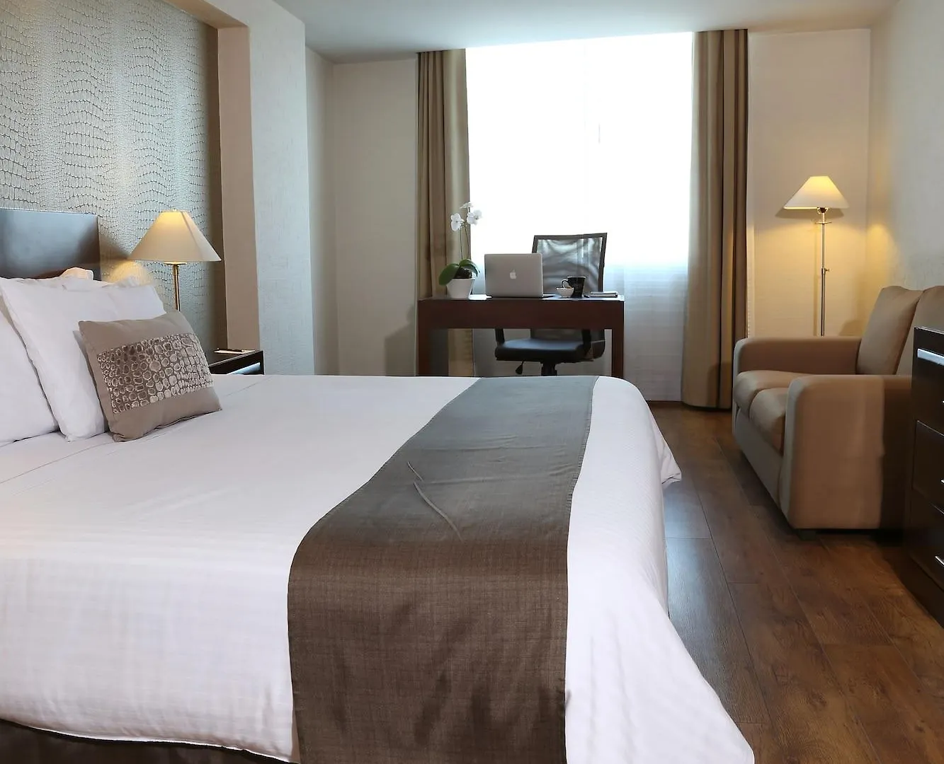 Meson Ejecutivo Guadalajara Minerva - Av Mexico Hotel
